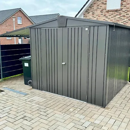 Nyaraló Emily Burhave